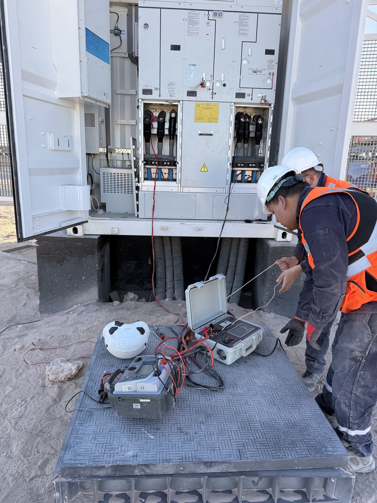 Pruebas eléctricas en celda de media tensión
